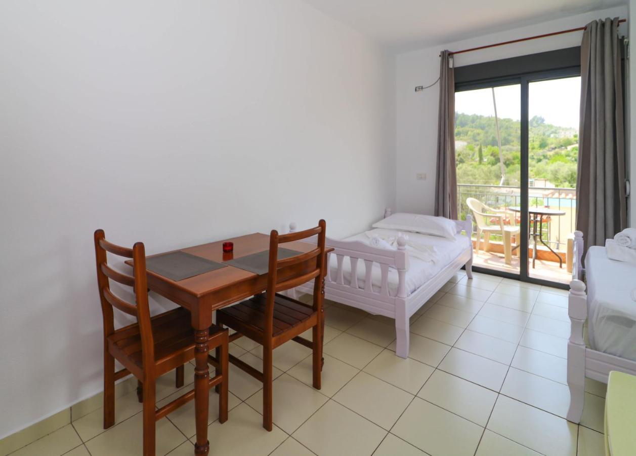 Bora Rooms Himare Exterior photo