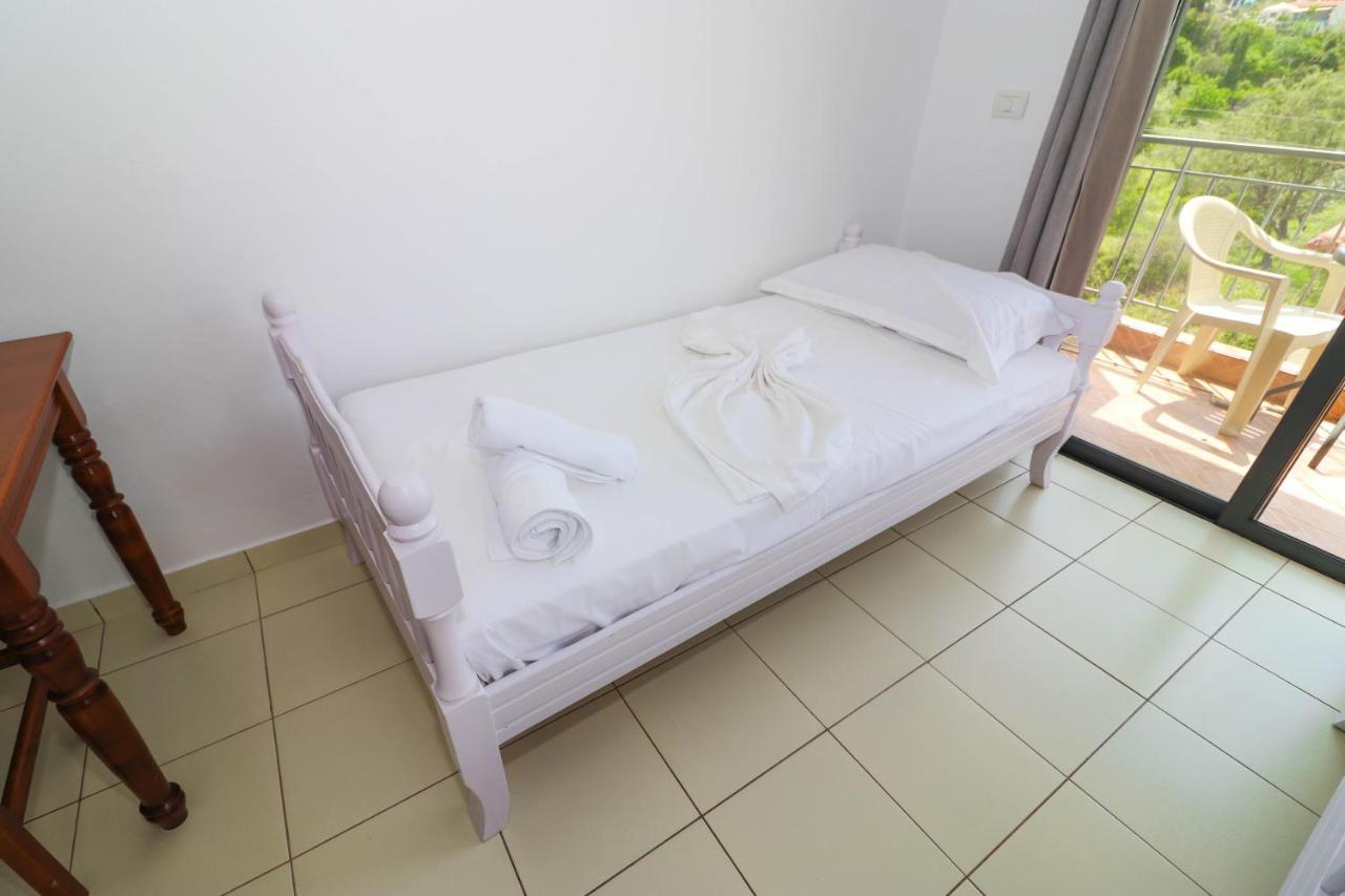 Bora Rooms Himare Exterior photo