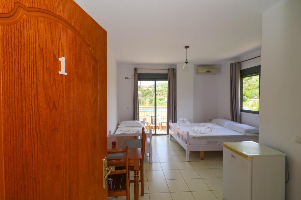 Bora Rooms Himare Exterior photo