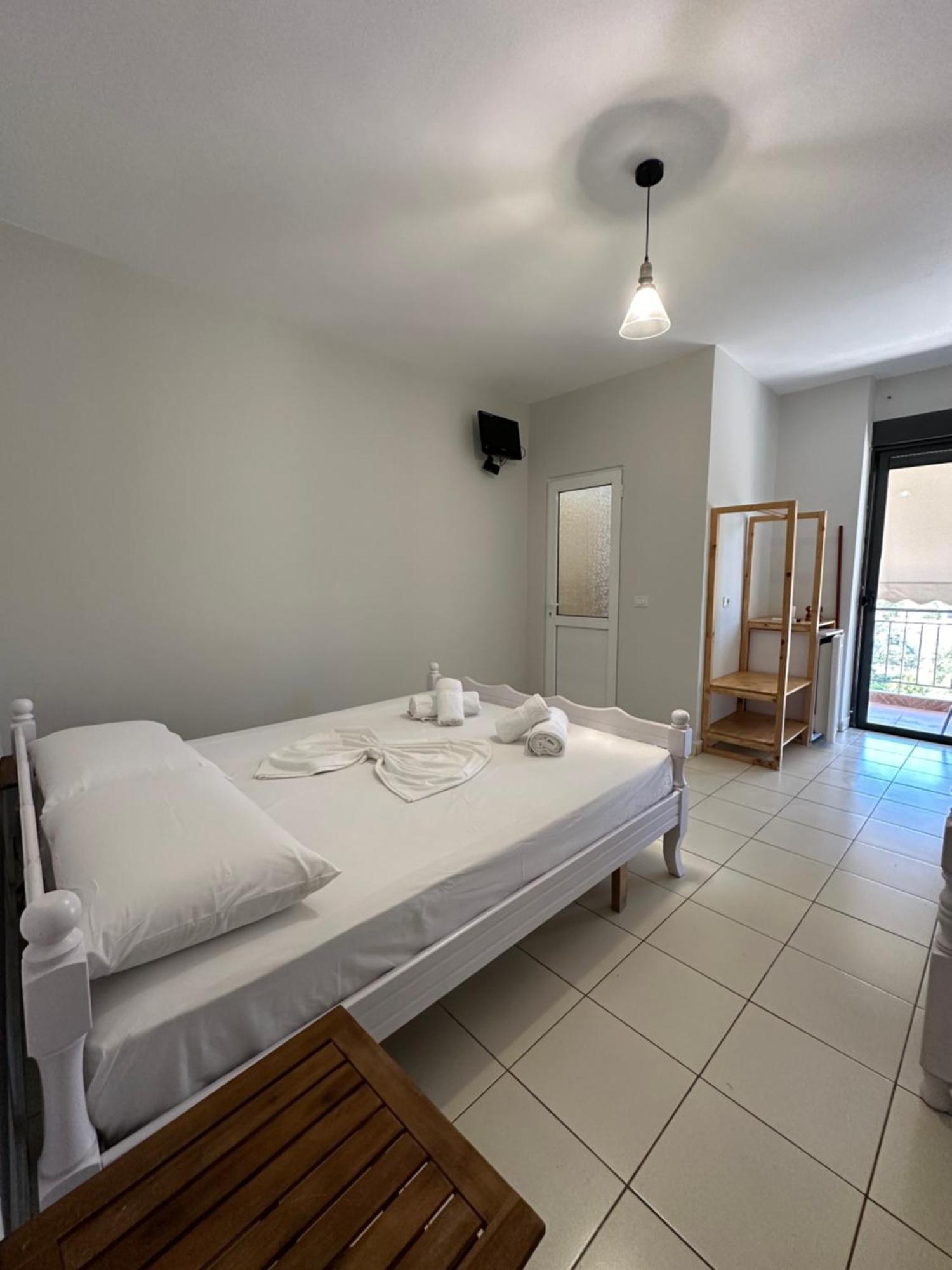 Bora Rooms Himare Exterior photo